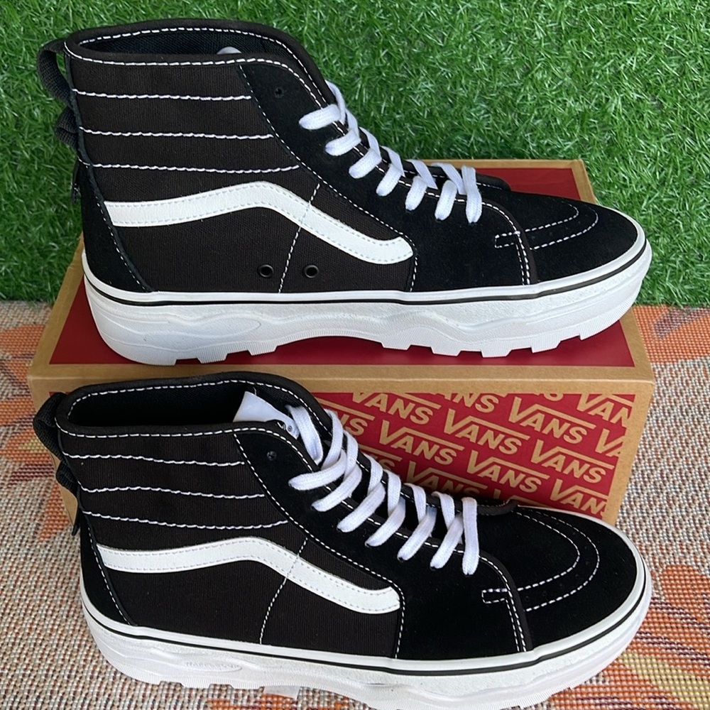 Vans Men’s Sentry Sk8-Hi
Black/White
VN0A5KY5BA2
Sneakers - Picture 8 of 16